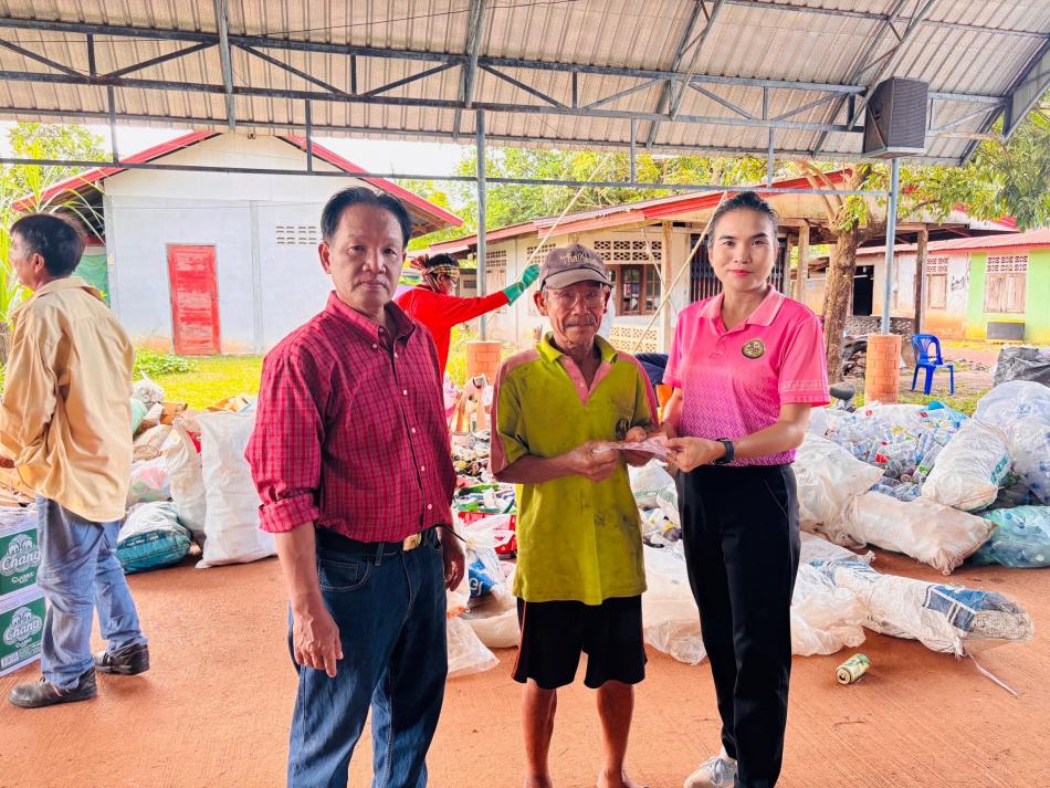 ✨วันที่ 18  กันยายน 2568  เวลา 09.00 น. สำนักปลัด องค์การบริหารส่วนตำบลบะฮี ออกรับซื้อขยะรีไซเคิลในตำบลบะฮี  ตามโครงการธนาคารขยะองค์การบริหารส่วนตำบลบะฮี  ดังนี้        - สายที่ 1  ณ ศาลาศูนย์สาธิตฯ บ้านบะหัวเมย  หมู่ที่ 2       - สายที่ 2  ณ ศาลาอเนกประสงค์  บ้านบะฮีเหนือ  หมู่ที่ 8       ✨ผลการออกรับซื้อขยะรีไซเคิล มีสมาชิกธนาคารขยะ อบต.บะฮี  นำขยะรีไซเคิลมาขาย เปลี่ยนขยะให้เป็นรายได้และส่งเสริมพฤติกรรม การออมโดยสมาชิกนำเงินที่ได้ไปฝากในบัญชีออมทรัพย์ของธนาคารขยะ ซึ่งเงินที่ได้จากการขายขยะนี้สามารถถอนนำไปใช้จ่ายตามความต้องการของสมาชิก เช่น การซื้อของใช้ และการให้สวัสดิการฌาปนกิจสงเคราะห์