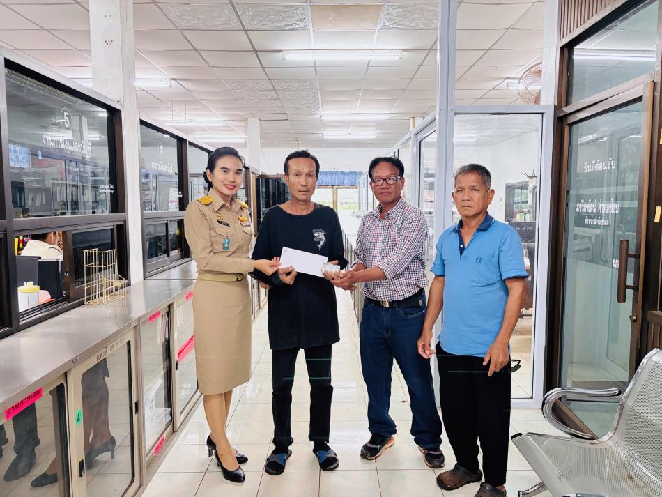        ✨องค์การบริหารส่วนตำบลบะฮี มอบเงินช่วยเหลือประชาชนผู้ประสบอัคคีภัยที่ไม่เข้าภัยพิบัติ  ตามระเบียบกระทรวงมหาดไทย ว่าด้วยค่าใช้จ่ายเพื่อช่วยเหลือประชาชนตามอำนาจหน้าที่ขององค์กรปกครองส่วนท้องถิ่น พ.ศ. 2566         ✨วันที่ 29  กันยายน  2568  นางวิภารัตน์ คำทองไชย หัวหน้าสำนักปลัด อบต.บะฮี  พร้อมด้วย นายอุดมศักดิ์  สุวรรณรงค์  เจ้าพนักงานป้องกันและบรรเทาสาธารณภัย มอบเงินช่วยเหลือแก่ นายทรงศักดิ์  อันสุข กรณีเกิดเหตุอัคคีภัยที่ไม่เข้าข่ายภัยพิบัติ (ไฟไหม้บ้านหลังเดียว ) บ้านไม่มีเลขที่  บ้านนาตากาง  หมู่ที่ 4  ตำบลบะฮี อำเภอพรรณานิคม จังหวัดสกลนคร โดยช่วยเหลือเป็นเงิน จำนวน 4,450 บาท ตามระเบียบกระทรวงมหาดไทย ว่าด้วยค่าใช้จ่ายเพื่อช่วยเหลือประชาชนตามอำนาจหน้าที่ขององค์กรปกครองส่วนท้องถิ่น พ.ศ. 2566 และการช่วยเหลือดังกล่าวเป็นไปตามหลักเกณฑ์ที่กำหนดในข้อ 18 ของระเบียบฯ ซึ่งครอบคลุมถึงกรณีเกิดเหตุอัคคีภัยที่ไม่เข้าข่ายภัยพิบัติ โดยองค์การบริหารส่วนตำบลบะฮี ได้ดำเนินการตรวจสอบข้อเท็จจริง และให้ความช่วยเหลือตามระเบียบที่เกี่ยวข้อง เพื่อฟื้นฟู เยียวยา สงเคราะห์และบรรเทาผลกระทบของประชาชนในพื้