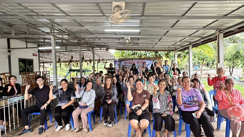 ประชาคมรับฟังความคิดเห็นของประชาชน เกี่ยวกับร่างข้อบัญญัติการกำหนดอัตราค่าธรรมเนียมและยกเว้นค่าธรรมเนียมเกี่ยวกับการจัดการสิ่งปฏิกูลและมูลฝอย และข้อบัญญัติตาม พ.ร.บ. การสาธารณสุขพ.ศ. 2535 ที่แก้ไขเพิ่มเติม และเรื่องอื่น ๆ ที่เกี่ยวข้อง ณ บ้านผู้ใหญ่บ้าน บ้านท่าสองคอน หมู่ที่ 1
